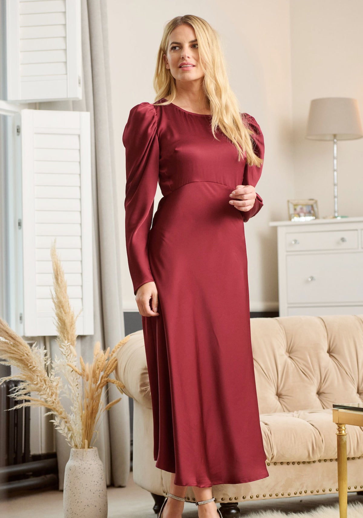 Winter Bridesmaid Wedding Dress, Long Sleeved Burgundy Satin Dress, Winter Wedding Guest Dresses, Winter Bridesmaid Dresses UK